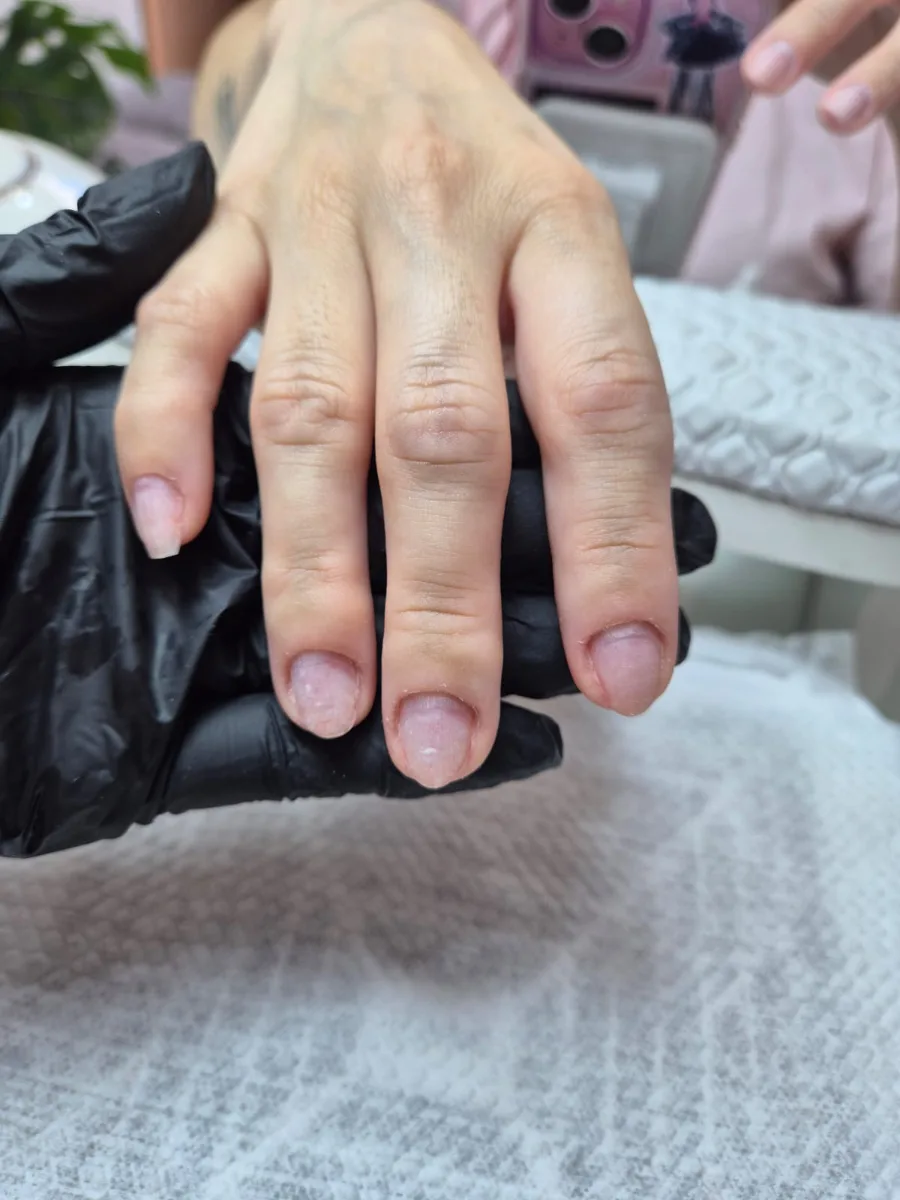 Unhas naturais curtas, antes do alongamento